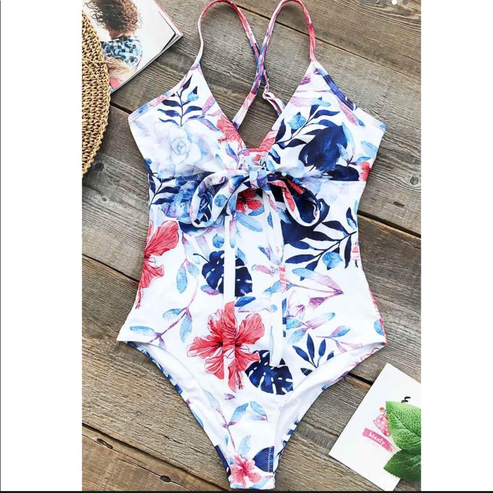 NWT Cupshe ‘Cloudy Sphere swimsuit
